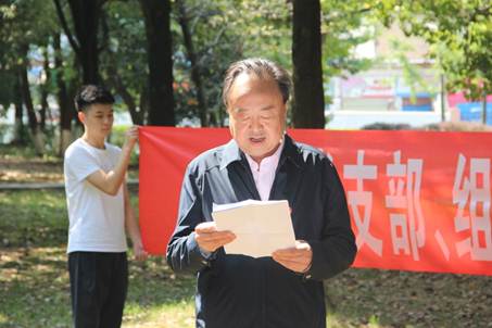 说明: D:\组织部\2019\2019专项工作\2019主题教育相关工作\组织部相关\9.28日祭奠邓恩铭活动\IMG_1992.JPG
